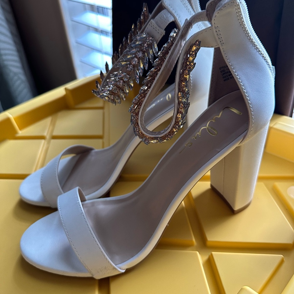 Lulus - Picture 5 of 7